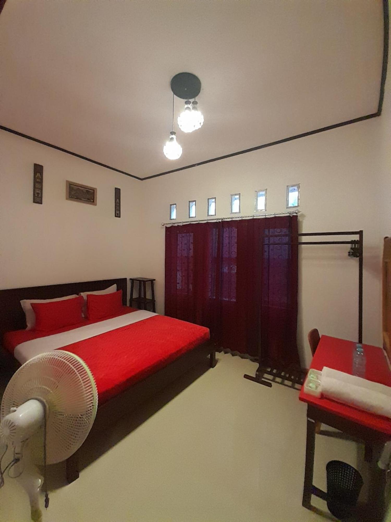 The Sanduk Homestay Rantepao Buitenkant foto